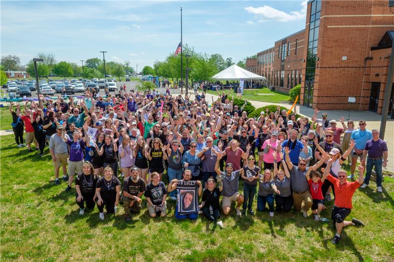 Hold on you matter 2025 spring walk group photo